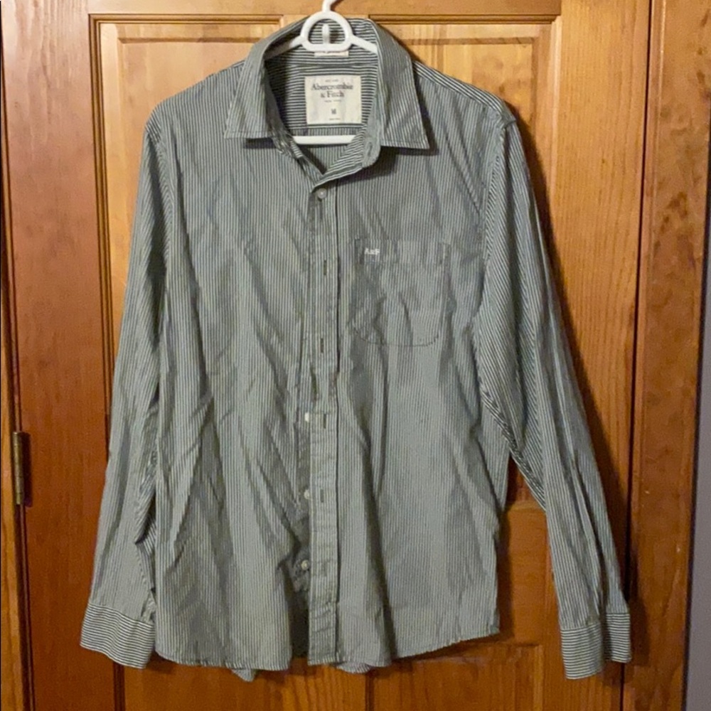 LIKE NEW Mens A&F collared shirt .